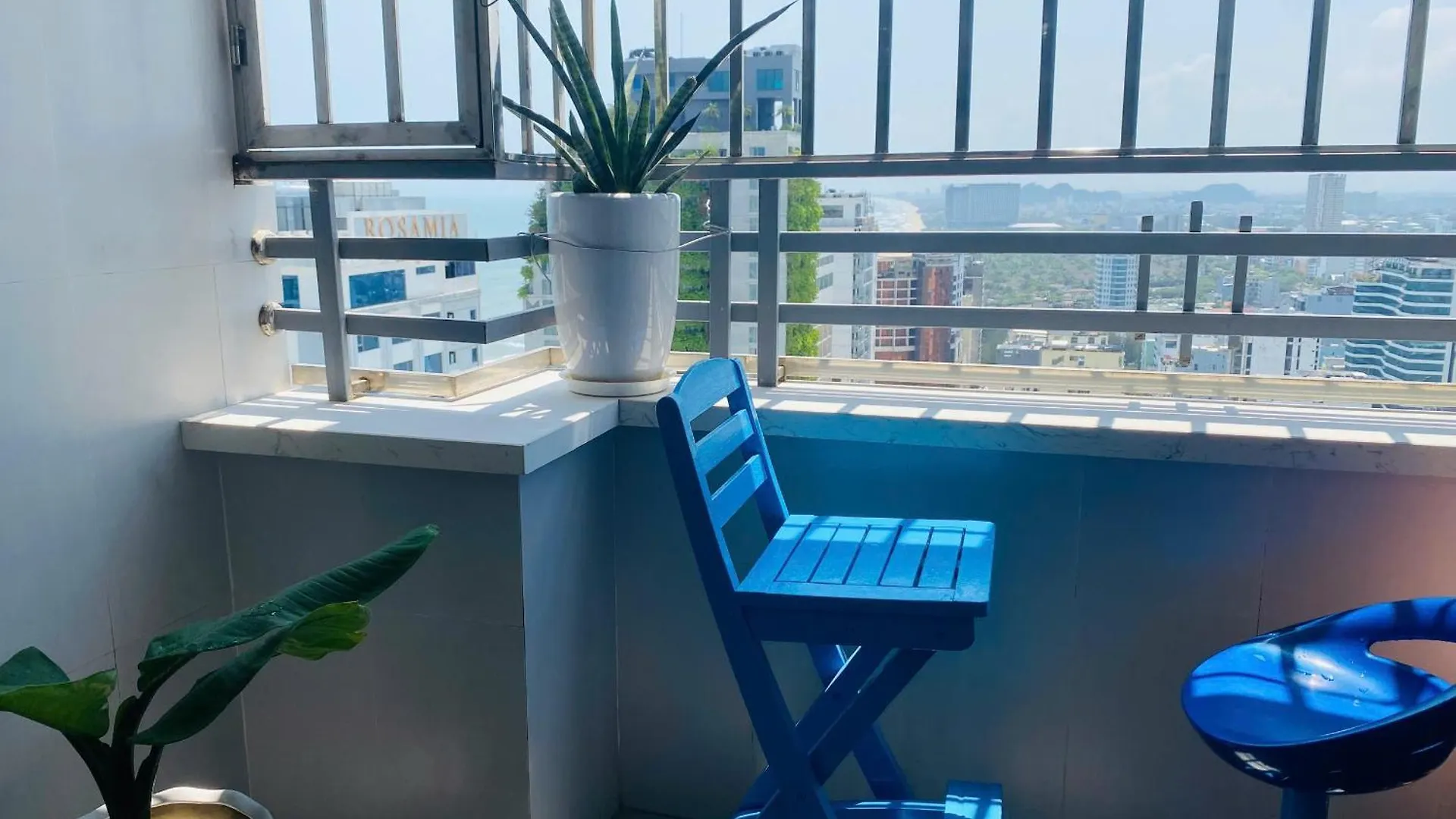 Can Ho Mat Bien My Khe Da Nang Apartment